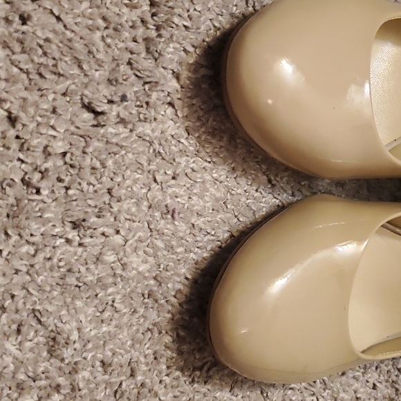 2 pairs of heels - Picture 4 of 17